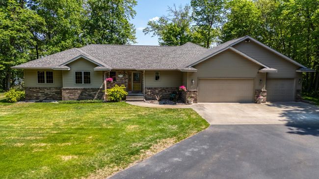 Front entrance driveway | Image 73