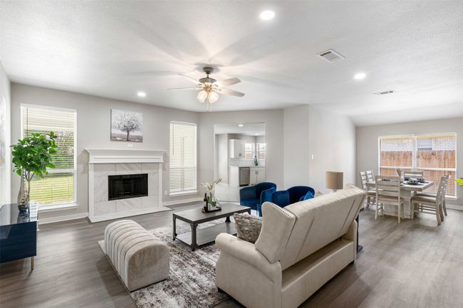 521 Pine St, House other with 3 bedrooms, 2 bathrooms and null parking in Crowley TX | Image 4