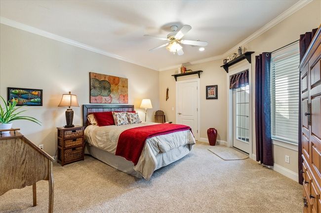 Upstairs Guest Room | Image 37