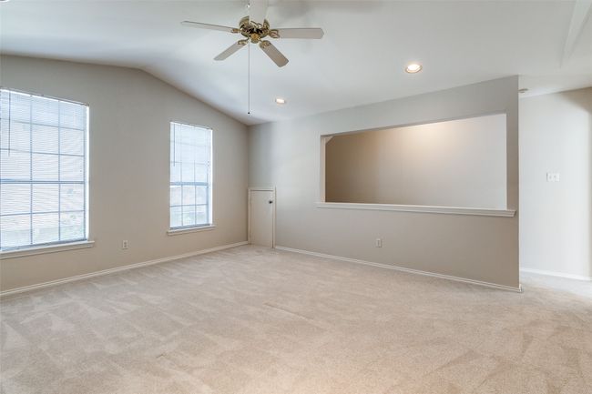 9 foot ceilings and Big Open Spacce | Image 20