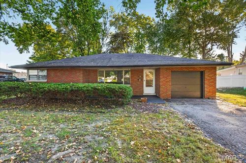 31 Friendly Dr, Belleville, IL, 62226-5192 | Card Image