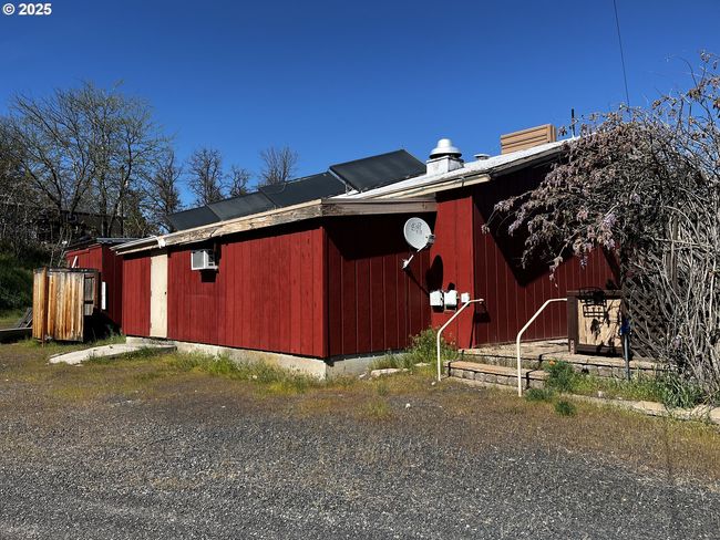 99 3 Rd St, House other with 1 bedrooms, 2 bathrooms and null parking in Maupin OR | Image 4