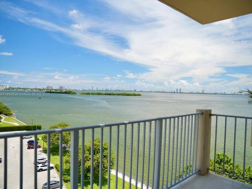 apt-8r-880 Ne 69th St, Miami, FL, 33138-5747 | Card Image