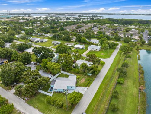 1310 4th Ct, Vero Beach, FL, 32960-5816 | Card Image