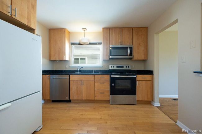 304 Tecumseh St, House other with 3 bedrooms, 1 bathrooms and null parking in Clawson MI | Image 9