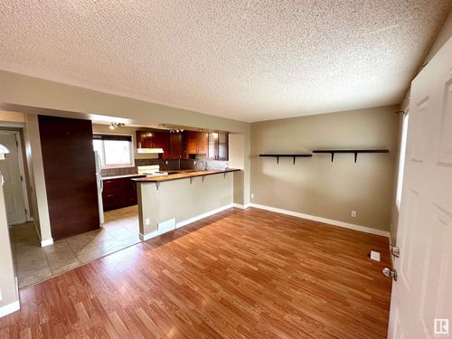 1527 Knottwood Rd North, Edmonton, AB, T6K2B8 | Card Image