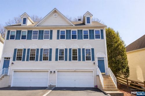 10 Gannett Ct, Wayne, NJ, 07470-8465 | Card Image