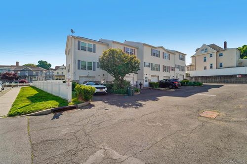 7 Sand St, Port Chester, NY, 10573-4909 | Card Image