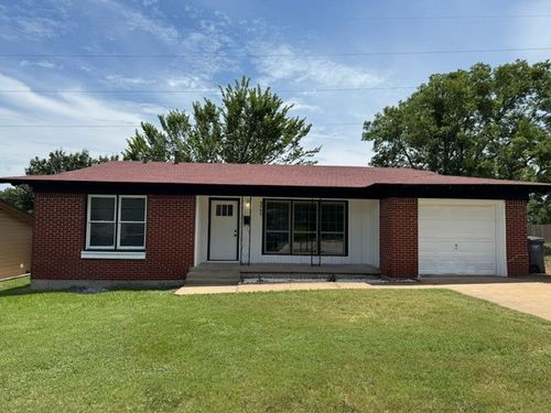5540 Patton Dr, Fort Worth, TX, 76112-7636 | Card Image