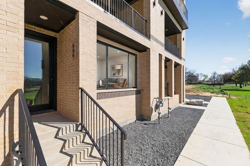 404 Vista Buena Trl, Fort Worth, TX, 76111-1131 | Card Image