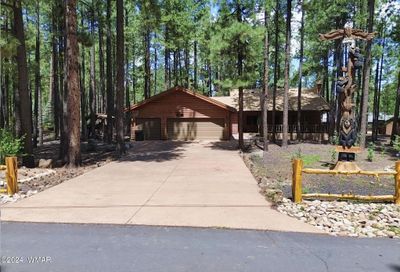 Front of home in the pines | Image 1