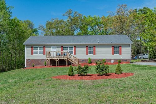 396 Regina Dr, Thomasville, NC, 27360-9009 | Card Image