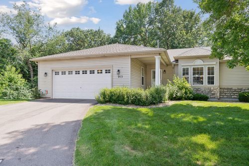 913 Carriage Ln, Chaska, MN, 55318-1521 | Card Image