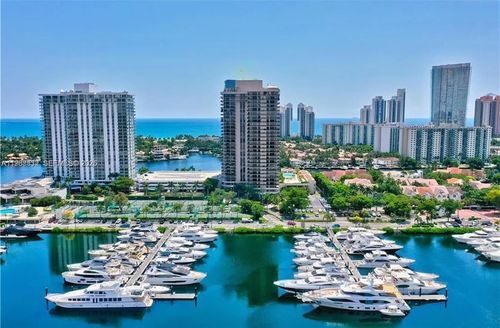 10bdencabana-19667 Turnberry Way, Aventura, FL, 33180-2593 | Card Image