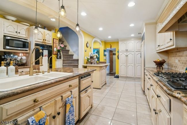 27 Fairway Dr, House other with 7 bedrooms, 5 bathrooms and null parking in West Orange NJ | Image 12