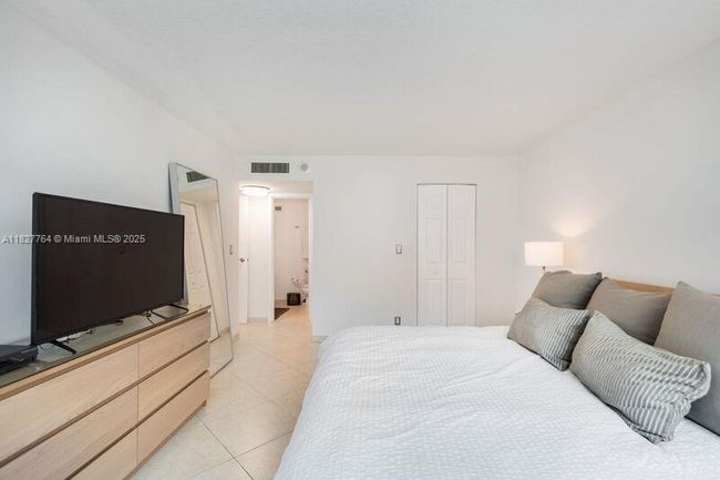 APT-605 - 2655 Collins Ave, Condo with 2 bedrooms, 2 bathrooms and null parking in Miami Beach FL | Image 14