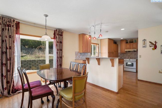 515 Nw Robert St, Home with 4 bedrooms, 4 bathrooms and null parking in Pullman WA | Image 6