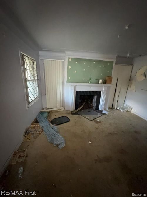 9536 Minock St, Detroit, MI, 48228-1678 | Card Image