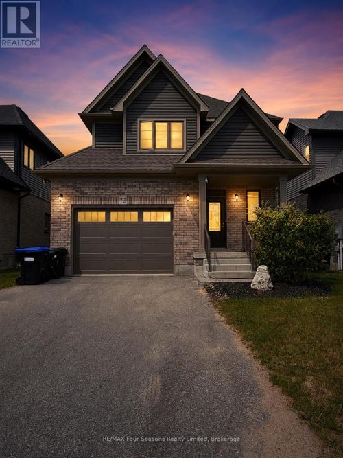 72 Mclean Ave, Collingwood, ON, L9Y4B3 | Card Image