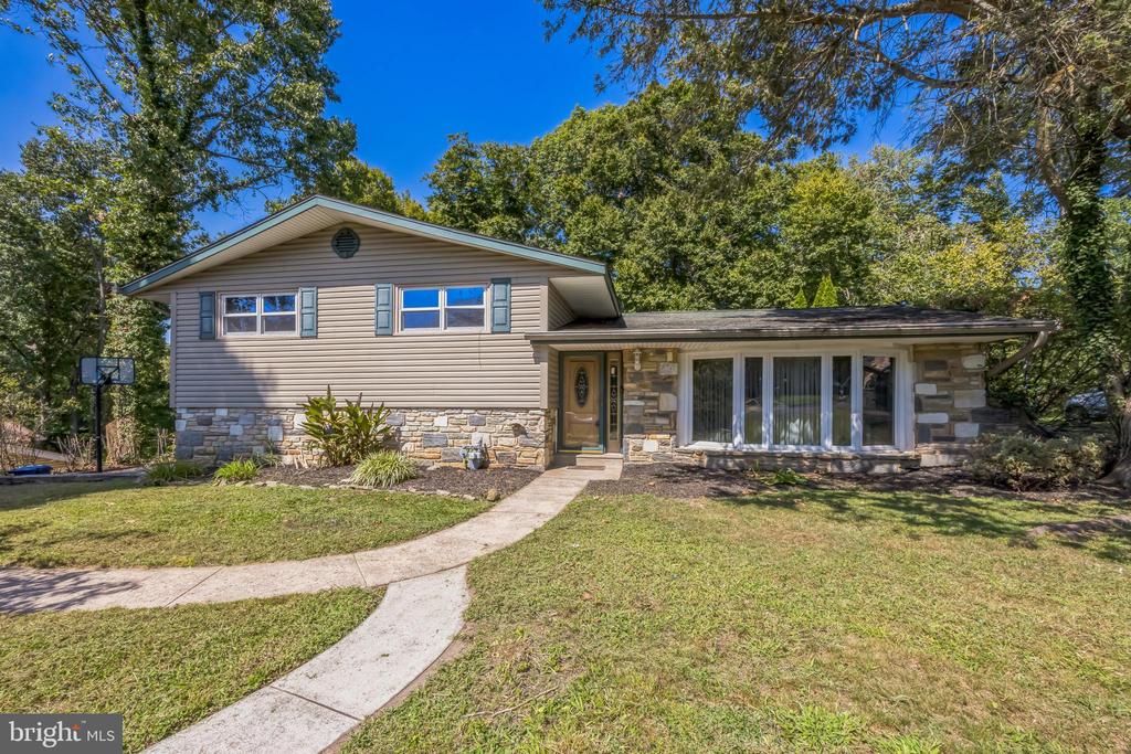 Irvin Rd, Huntingdon Valley, PA 19006