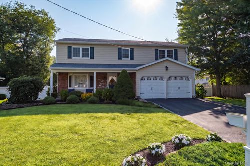 165 Pepperidge Rd, Oakdale, NY, 11769-2136 | Card Image
