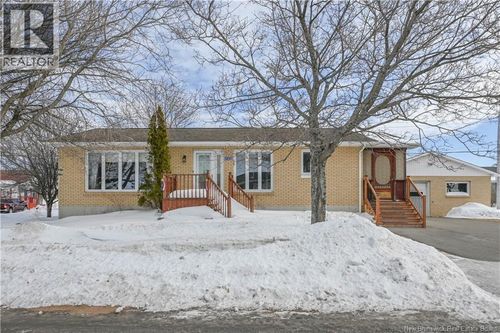 132 Goupil St, Shippagan, NB, E8S1W3 | Card Image