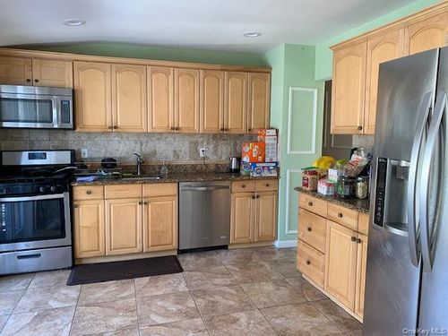 14 Branch Ln, East Setauket, NY, 11733-3317 | Card Image
