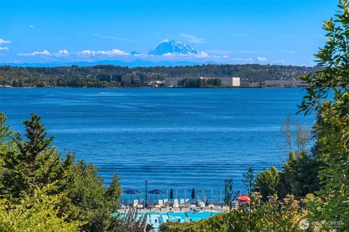 8340 Avalon Dr, Mercer Island, WA, 98040-5615 | Card Image