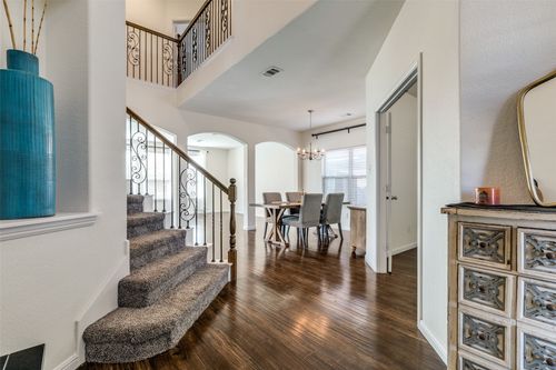 720 Kelley Ct, Fort Worth, TX, 76120-2496 | Card Image