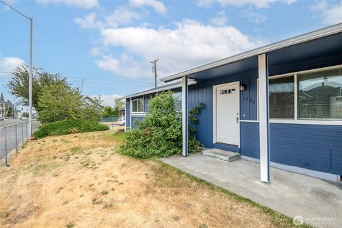 1202 S 15th St, Tacoma, WA, 98405-3951 | Card Image