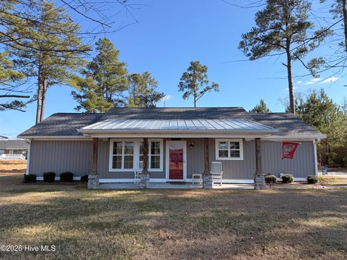 561 Singletary Ave, Elizabethtown, NC, 28337-7192 | Card Image