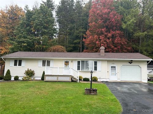 1427 Fairwood Dr, Utica, NY, 13502-2127 | Card Image