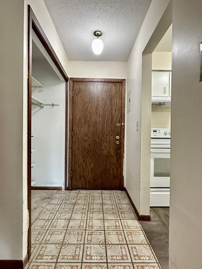 Front entry | Image 5