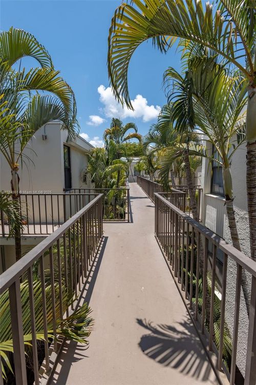 ph-4-20350 W Country Club Dr, Aventura, FL, 33180-1648 | Card Image
