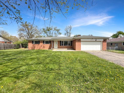 8230 E 11th St, Indianapolis, IN, 46219-4002 | Card Image