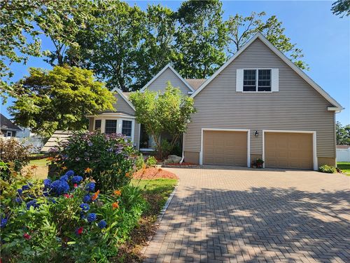 56 Wanda St, Narragansett, RI, 02882-3325 | Card Image