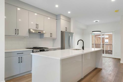 8808 48 St Ne, Calgary, AB, T3J5N8 | Card Image