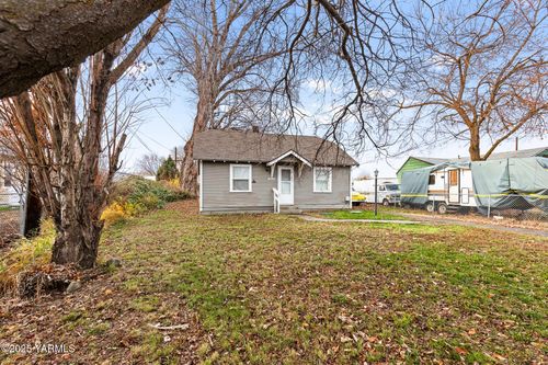 2832 S Wiley Rd, Yakima, WA, 98903-9743 | Card Image