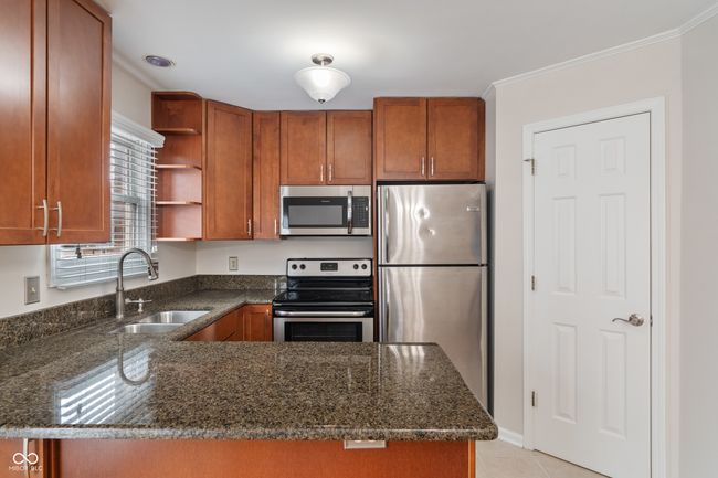 524 E 10 Th St, Townhouse with 2 bedrooms, 3 bathrooms and null parking in Indianapolis IN | Image 12