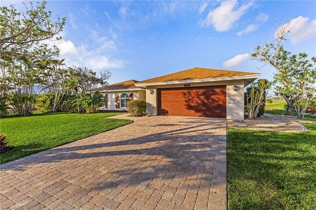 Double Garage/Driveway | Image 30