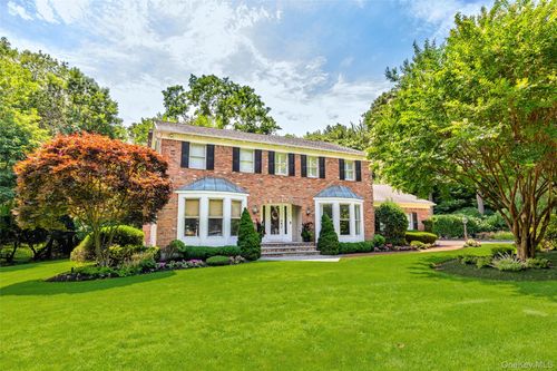 8 Quaker Hill Rd, Stony Brook, NY, 11790-1545 | Card Image