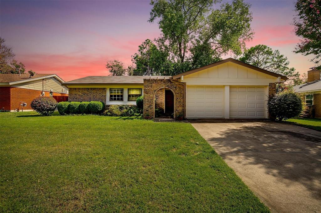 Knoxville Dr, Bedford, TX 76022