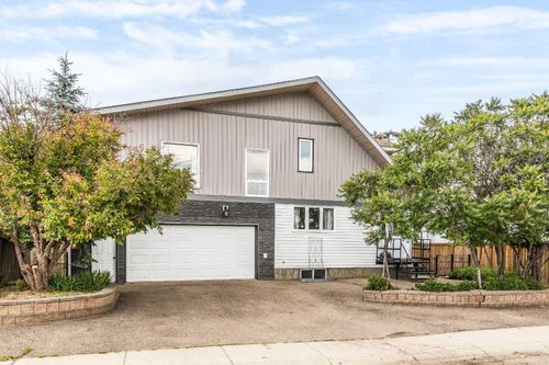 914 3 St Sw, Redcliff, AB, T0J2P0 | Card Image