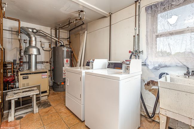 APT-3W - 6151 Marshall Ave, Home with 2 bedrooms, 1 bathrooms and 2 parking in Chicago Ridge IL | Image 12