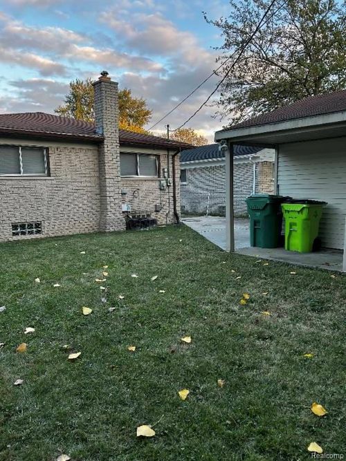 22505 Rein Ave, Eastpointe, MI, 48021-2485 | Card Image