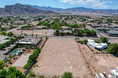 4670 N Chieftain St, Las Vegas, NV, 89129-2609 | Card Image