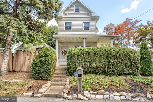 570 Chambers St, HARRISBURG, PA, 17113-2805 | Card Image