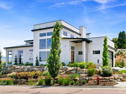 800 E Ashbourne Ln, Eagle, ID, 83616-7452 | Card Image