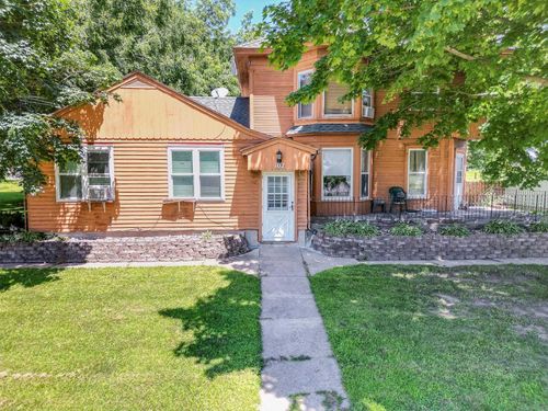102 9th Ave Nw, Waverly, IA, 50677-1577 | Card Image