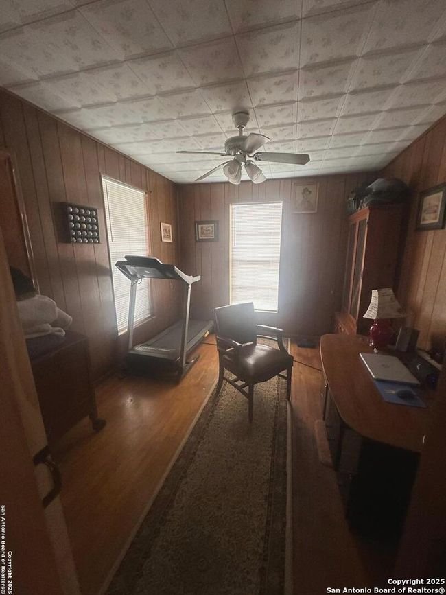 619 Pecan St, House other with 3 bedrooms, 1 bathrooms and null parking in Sabinal TX | Image 9